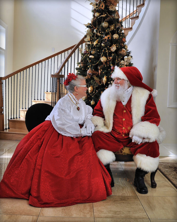 santa-and-mrs-claus